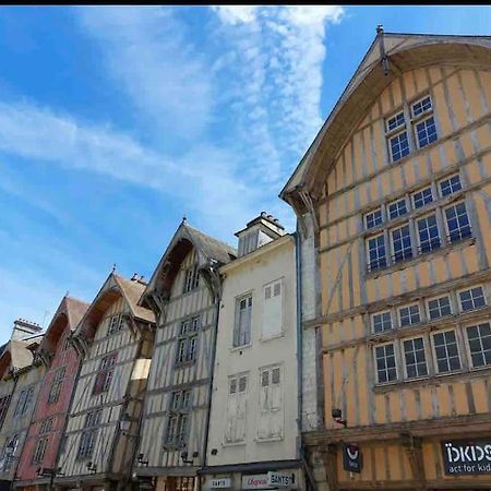 Superbe T2 De Caractere Au Centre Classe 3 Etoiles Troyes Exterior photo