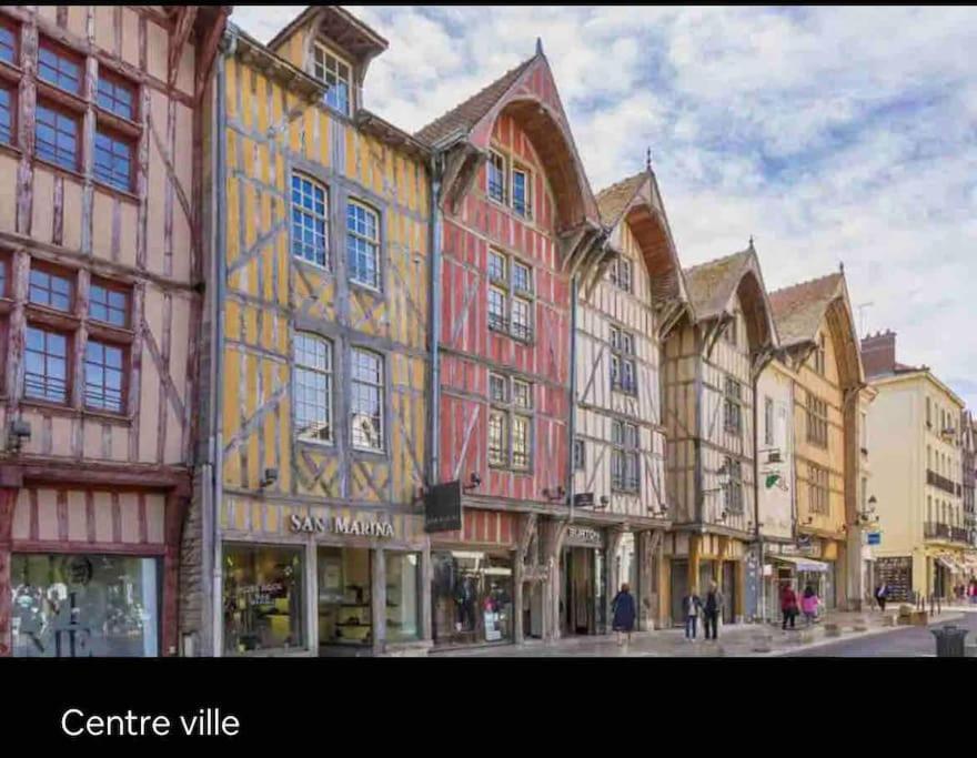 Superbe T2 De Caractere Au Centre Classe 3 Etoiles Troyes Exterior photo
