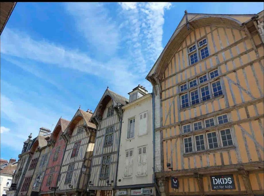 Superbe T2 De Caractere Au Centre Classe 3 Etoiles Troyes Exterior photo